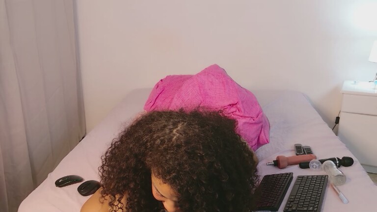 nicolleluv's Streamate show and profile