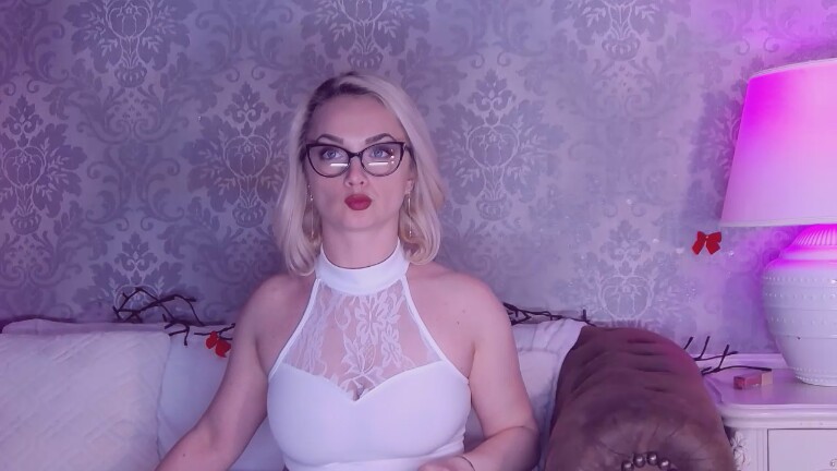 EllianaReese's Streamate show and profile