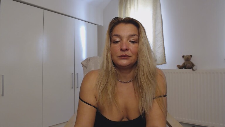 queenfeetMaria's Streamate show and profile