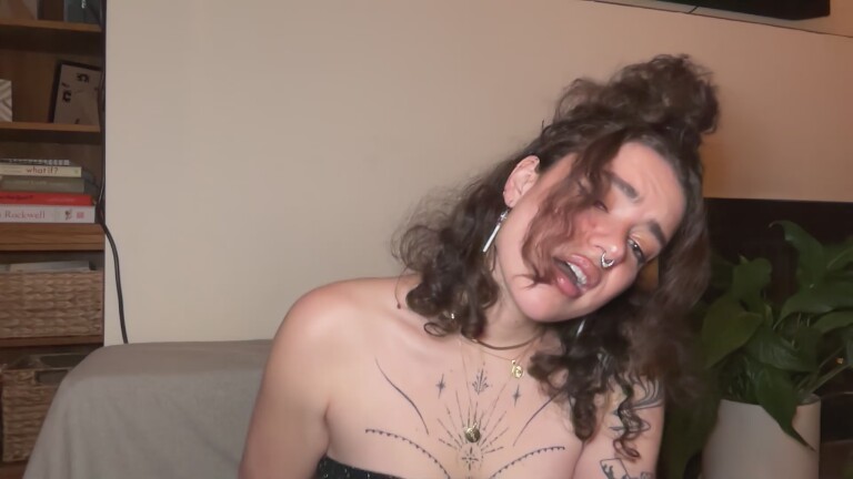 Velvette_Peach's Streamate show and profile